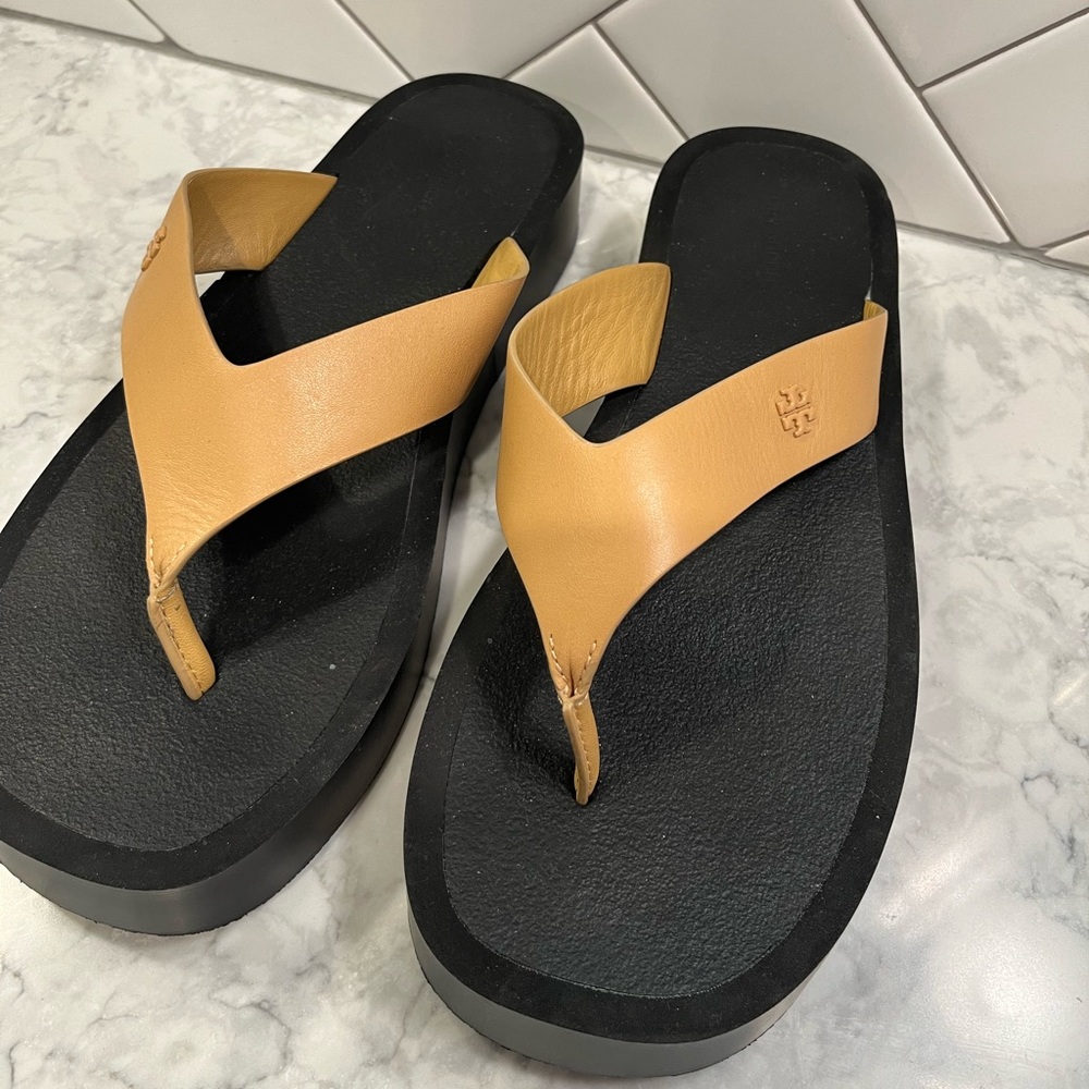 Tory birch (NBW) nude tan casual thong platform  sandals